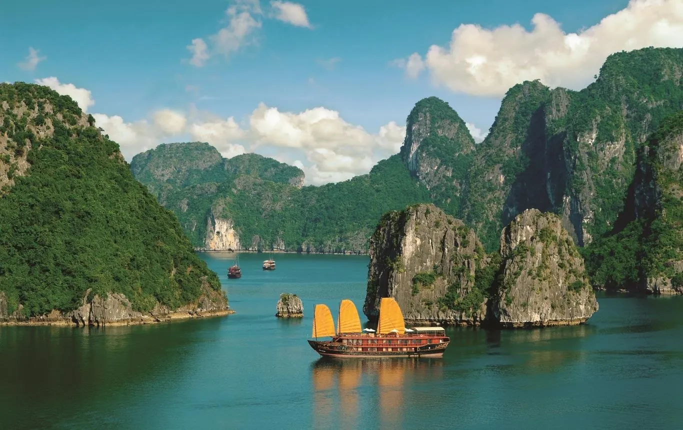 Vịnh Lan Hạ — điểm đến yên bình ít người biết